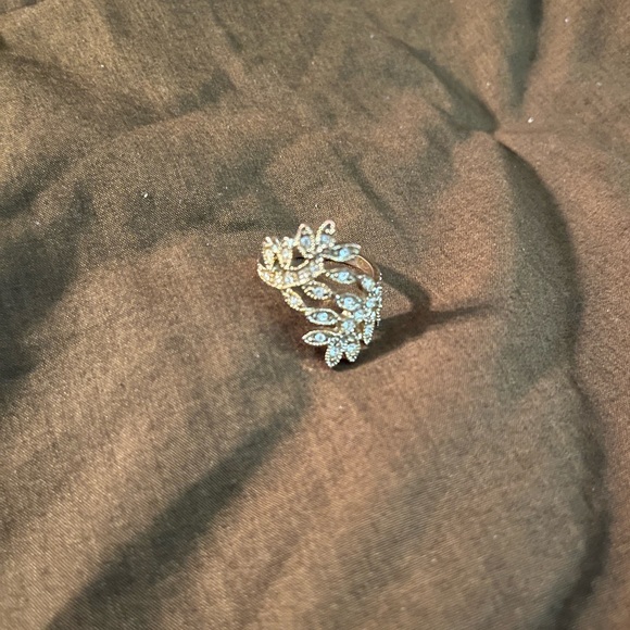Gold ring with CZ. Size 9 - Picture 2 of 3